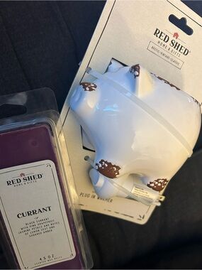 RED SHED Ceramic Cute Piggy Plug-In Warmer and Melts